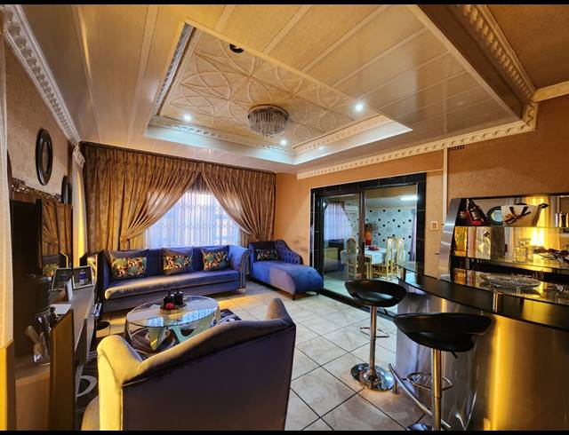 4 BEDROOM HOUSE FOR SALE IN VEREENIGING CENTRAL
